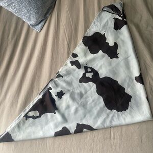 Multipurpose cowprint scarf